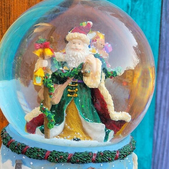 Music Santa Snow Globe - Picture 9 of 12